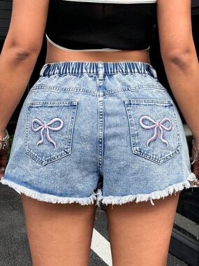 SHEIN Light Wash Frayed Denim Shorts with Pink Bow Pockets 0XL Curve